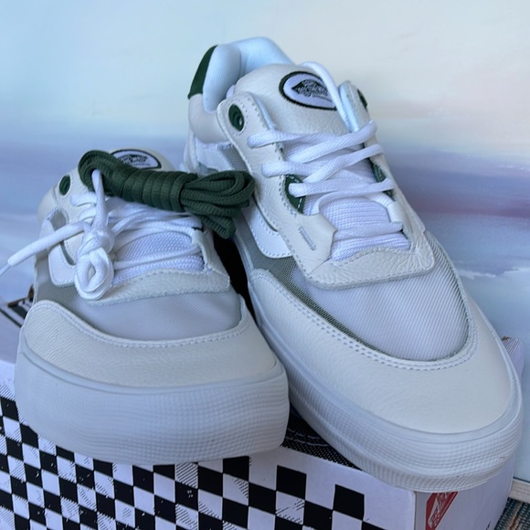 Vans Men’s Wayvee
White/Green
VN0A5JIAWGR
Sneakers - Picture 7 of 16